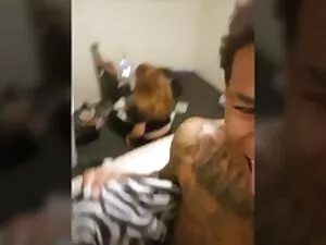 Rousse éjacule sous  ...