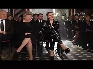 Il m'attache et me f ...