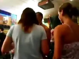 Sœur aînée excitée r ...