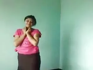 Une femme chaude bai ...